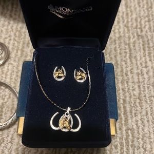 Montana Silversmiths necklace and earrings set! NWOT! Silver and gold